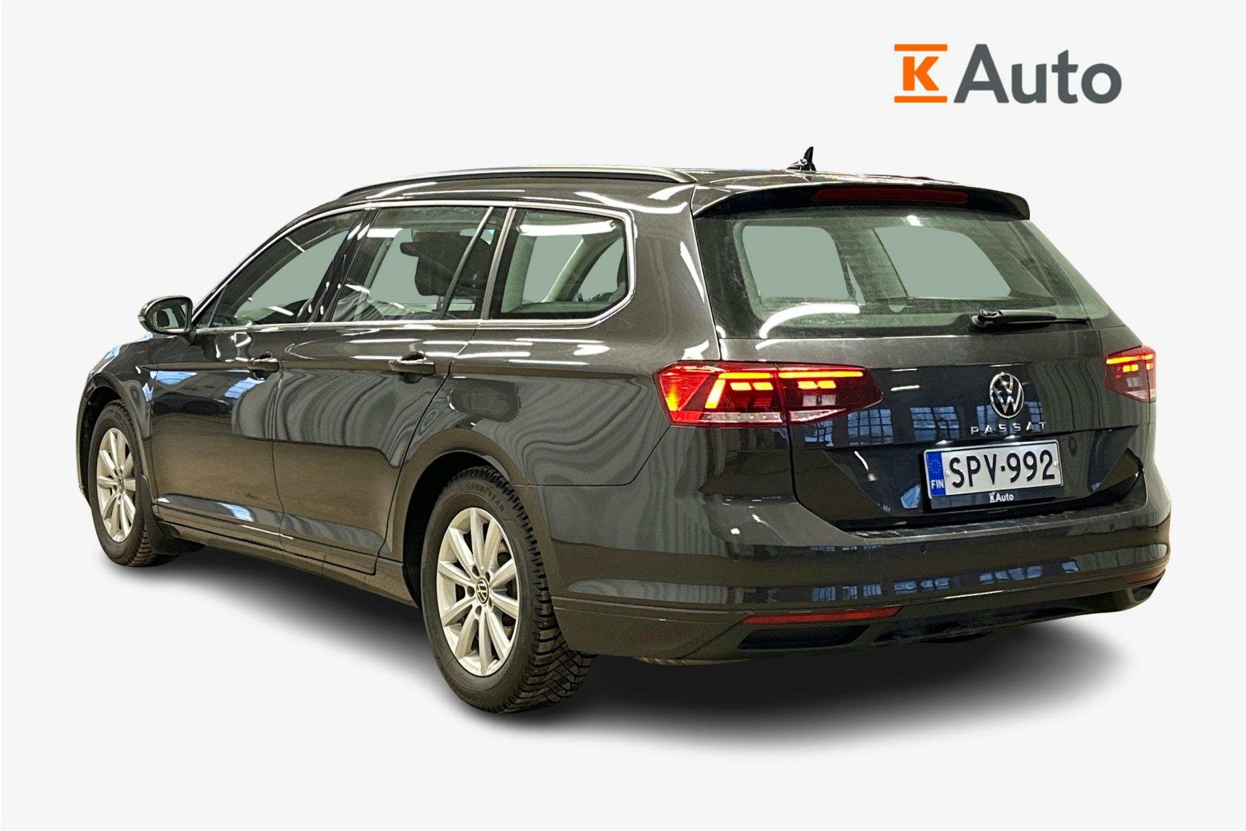 harmaa Volkswagen Passat 2024 kuva 2.