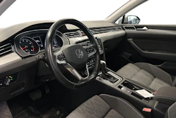 harmaa Volkswagen Passat 2024 kuva 3.