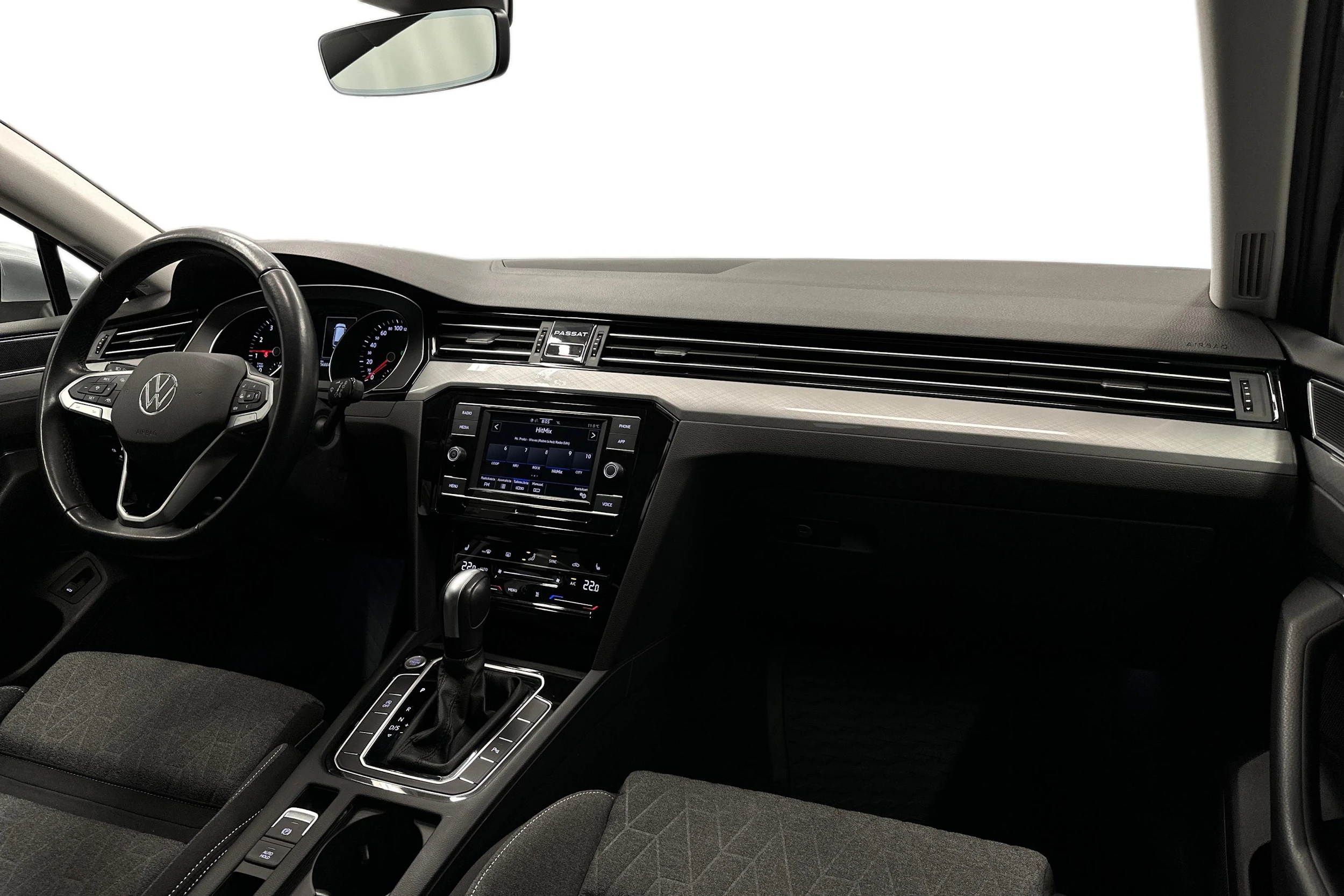 harmaa Volkswagen Passat 2024 kuva 7.