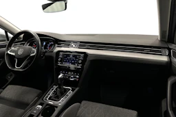 harmaa Volkswagen Passat 2024 kuva 7.
