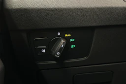harmaa Volkswagen Passat 2024 kuva 17.
