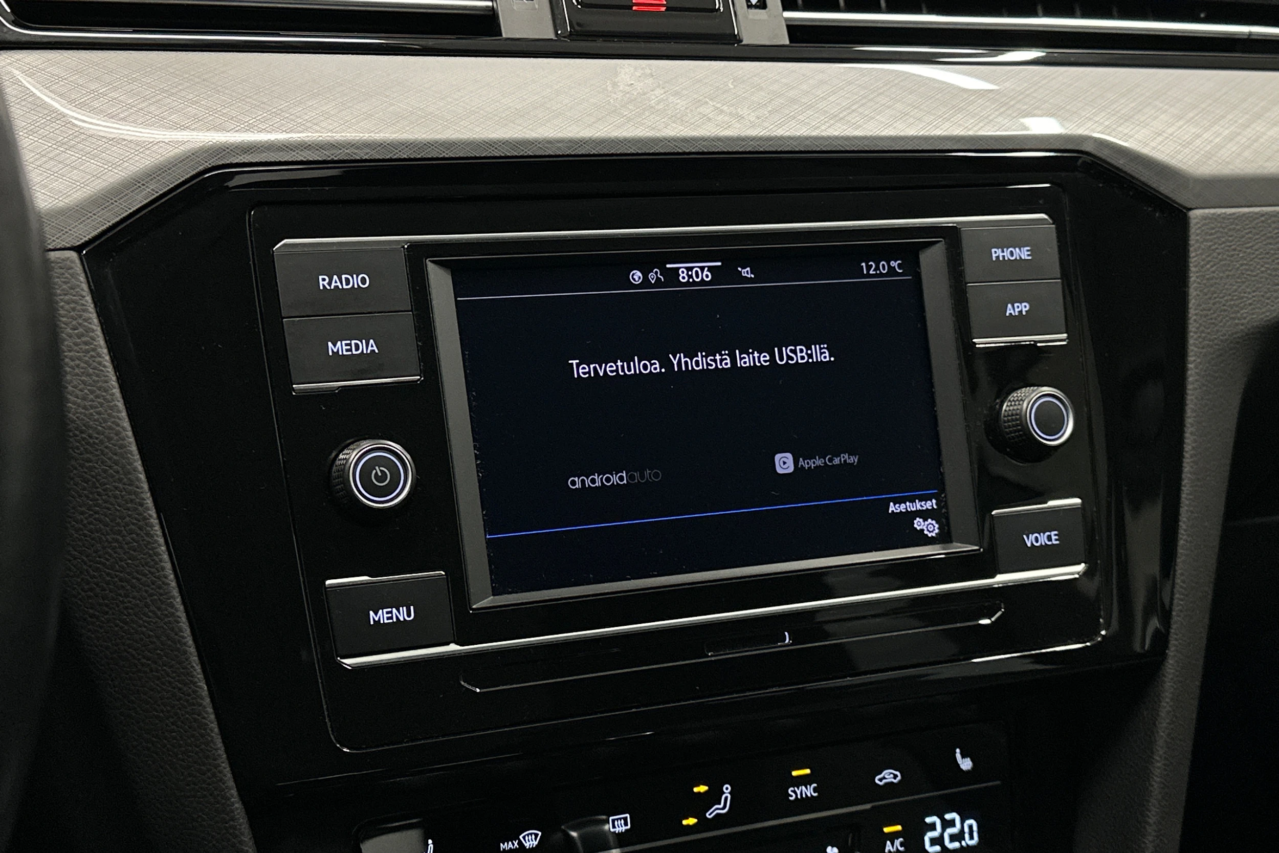 harmaa Volkswagen Passat 2024 kuva 19.