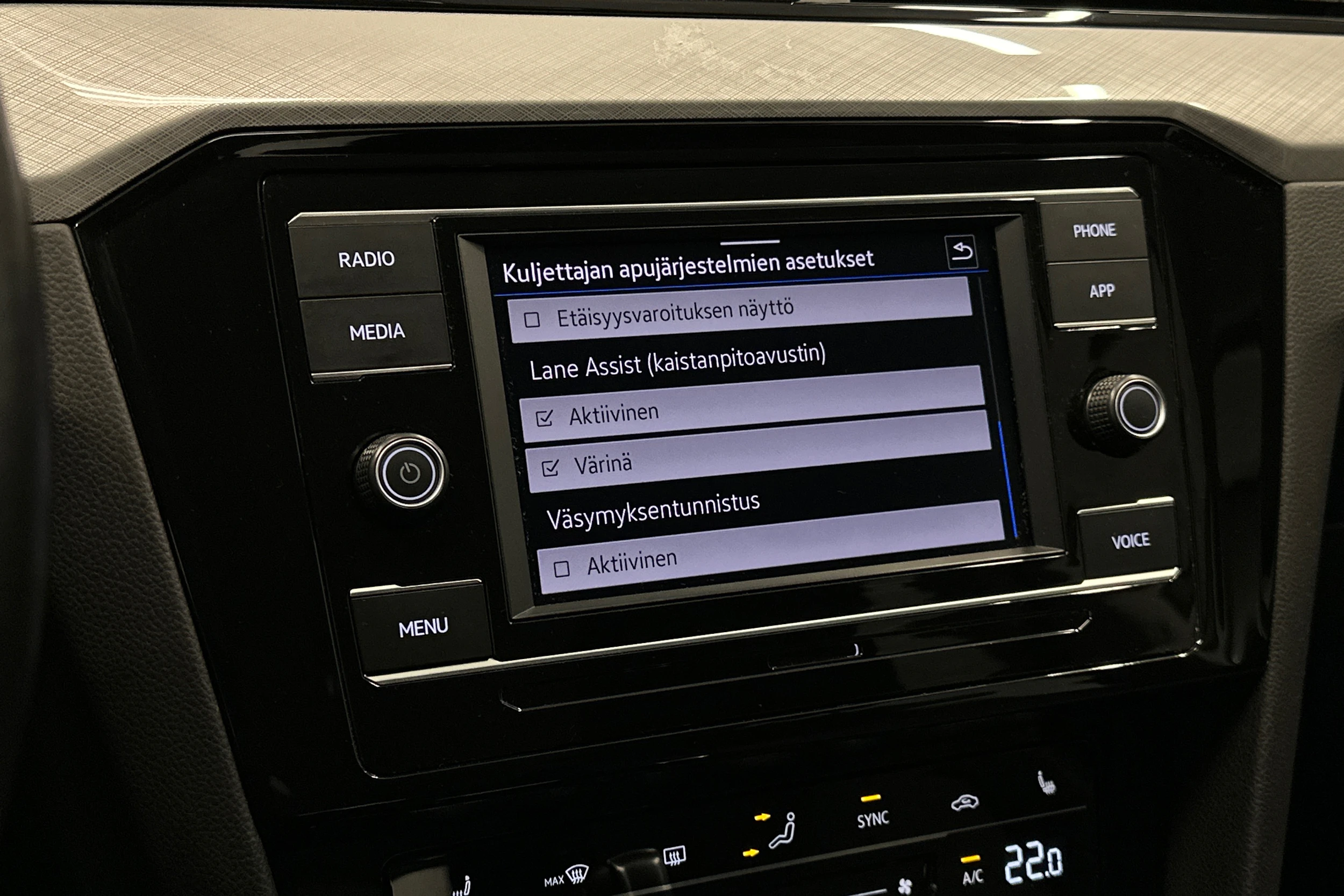 harmaa Volkswagen Passat 2024 kuva 21.
