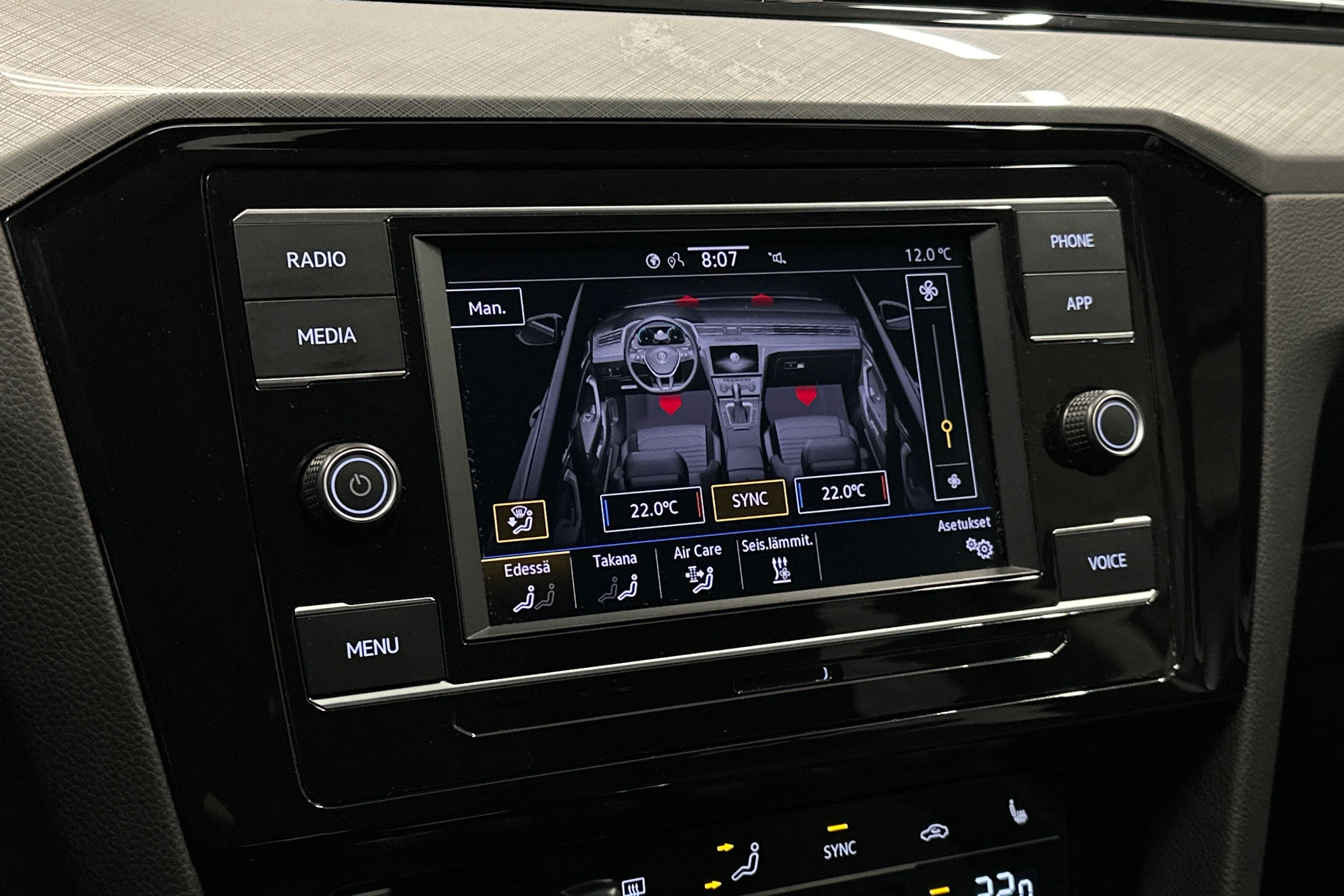 harmaa Volkswagen Passat 2024 kuva 23.