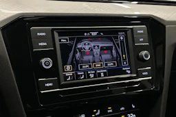 harmaa Volkswagen Passat 2024 kuva 23.