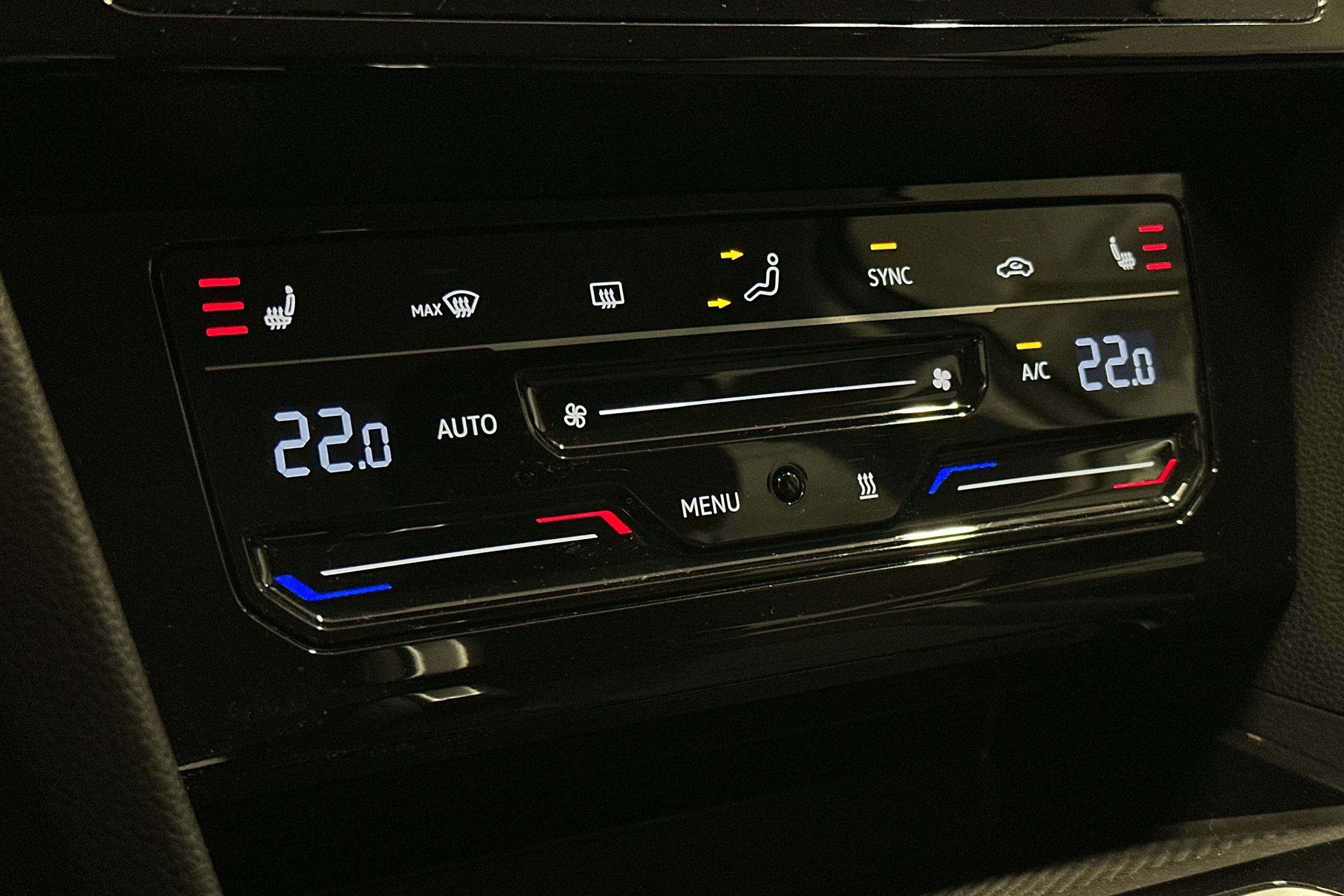 harmaa Volkswagen Passat 2024 kuva 25.