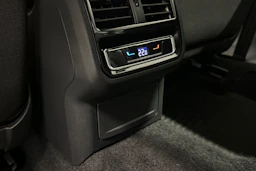 harmaa Volkswagen Passat 2024 kuva 26.