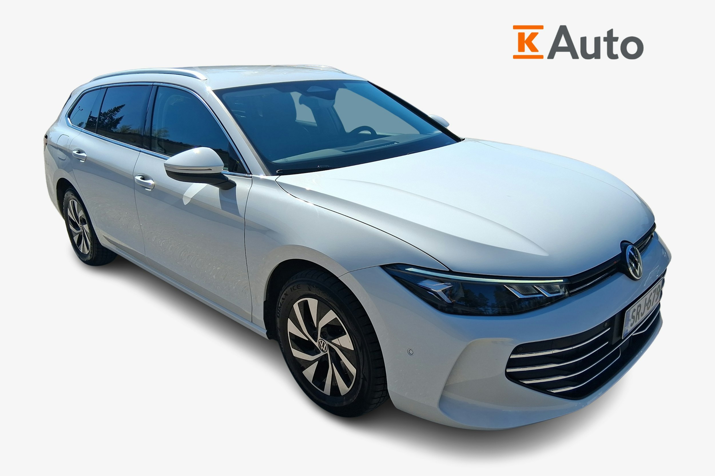 valkoinen Volkswagen Passat 2024 kuva 1.