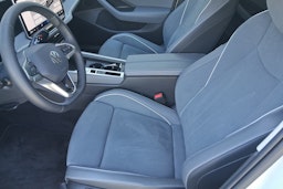 valkoinen Volkswagen Passat 2024 kuva 6.