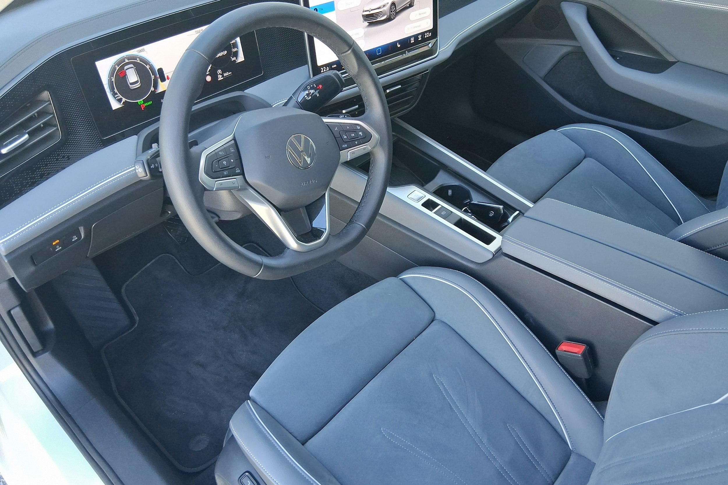 valkoinen Volkswagen Passat 2024 kuva 7.