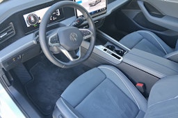 valkoinen Volkswagen Passat 2024 kuva 7.
