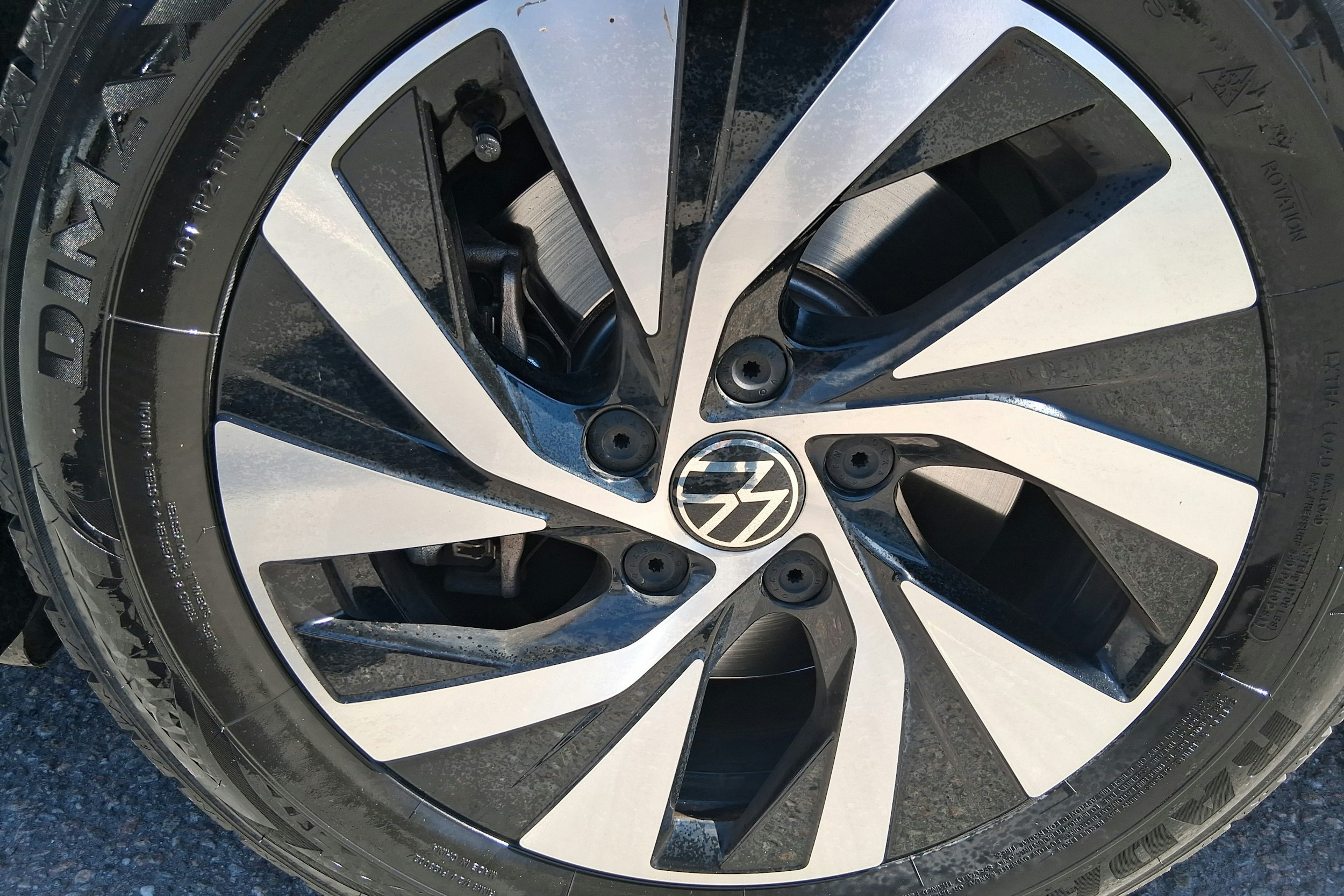 valkoinen Volkswagen Passat 2024 kuva 9.