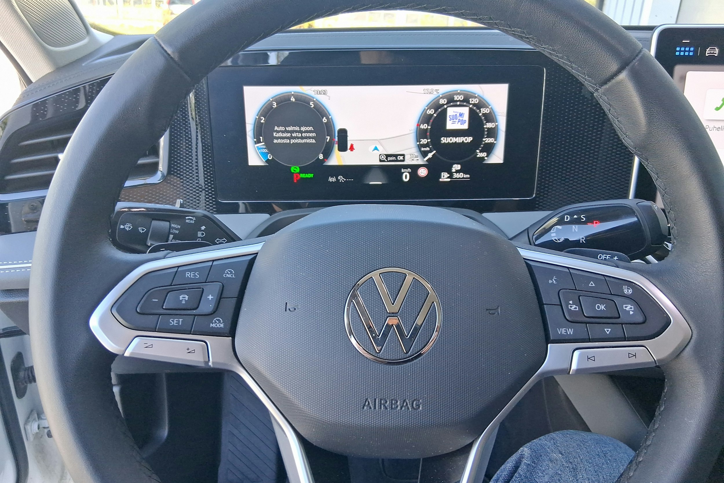 valkoinen Volkswagen Passat 2024 kuva 13.