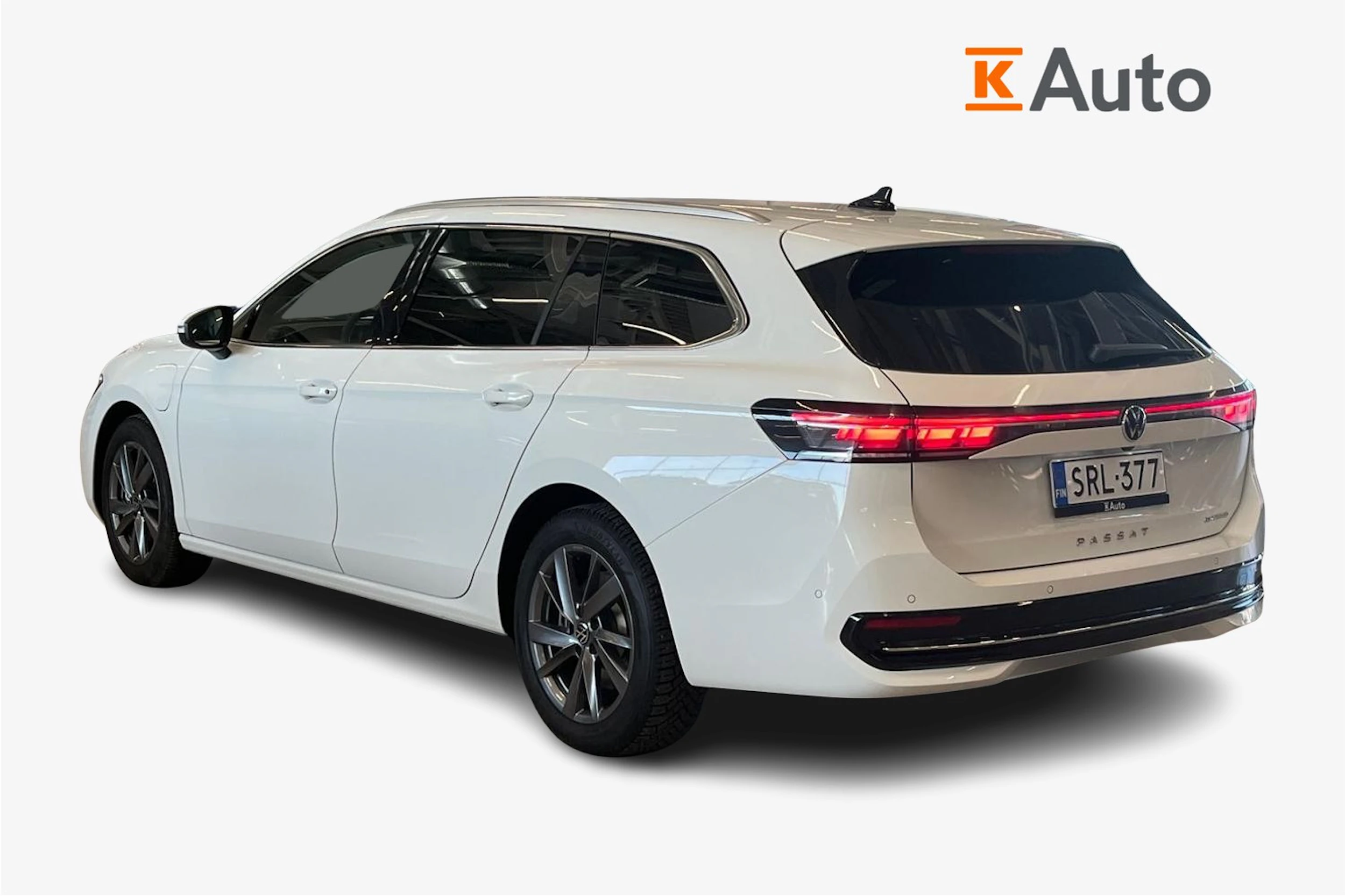 valkoinen Volkswagen Passat 2025 kuva 2.