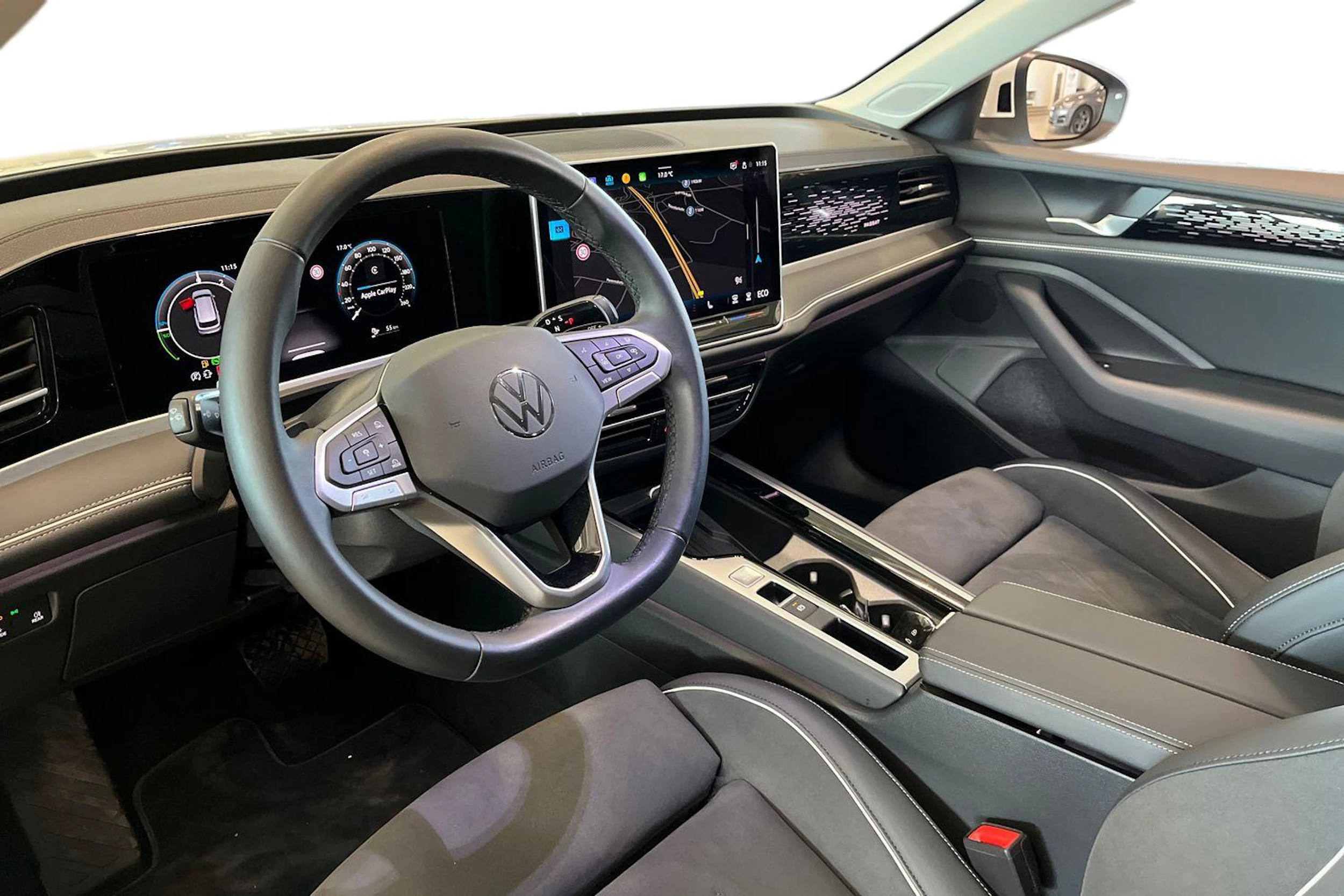 valkoinen Volkswagen Passat 2025 kuva 6.