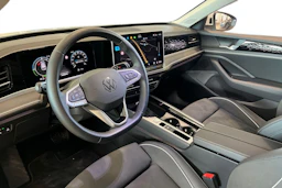 valkoinen Volkswagen Passat 2025 kuva 6.