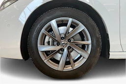 valkoinen Volkswagen Passat 2025 kuva 9.