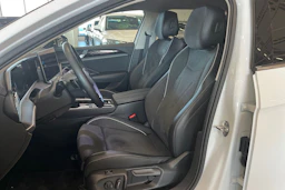 valkoinen Volkswagen Passat 2025 kuva 11.