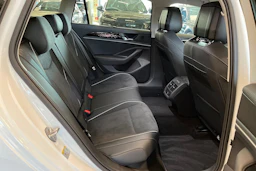 valkoinen Volkswagen Passat 2025 kuva 14.