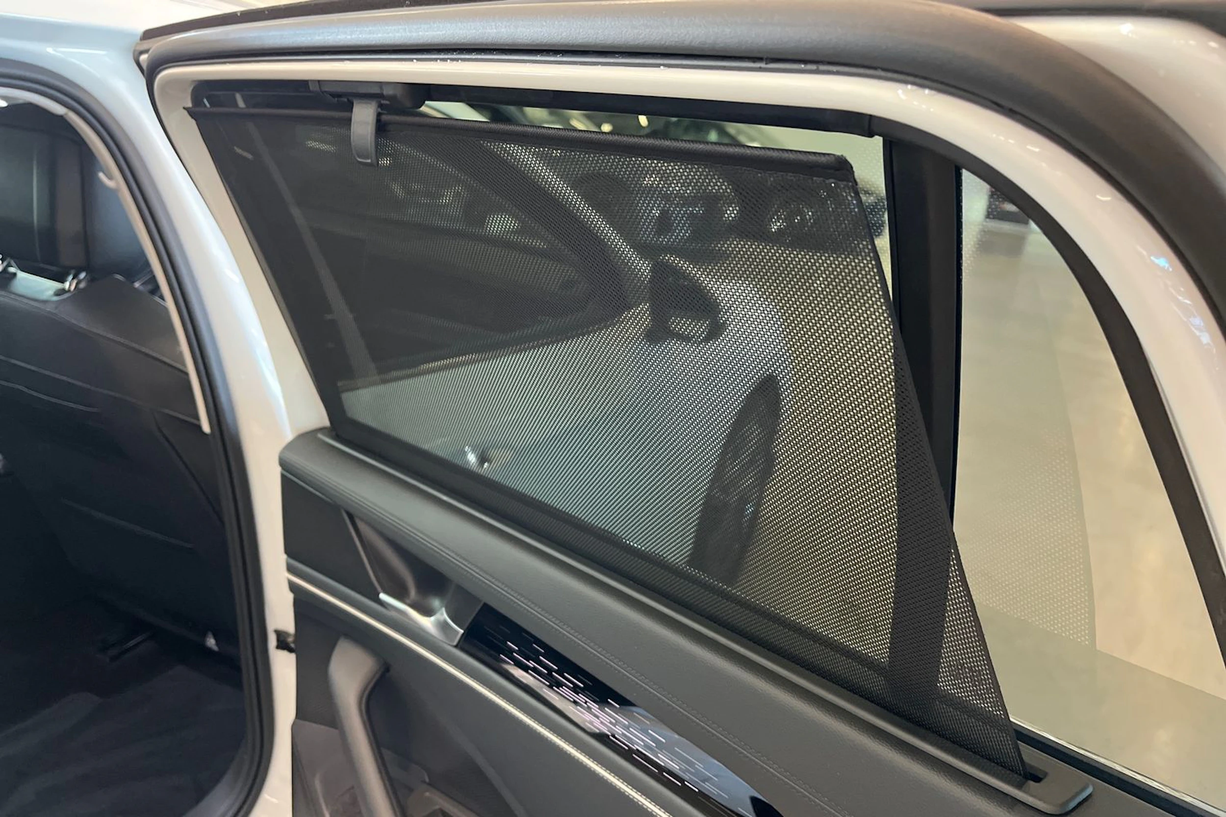 valkoinen Volkswagen Passat 2025 kuva 16.