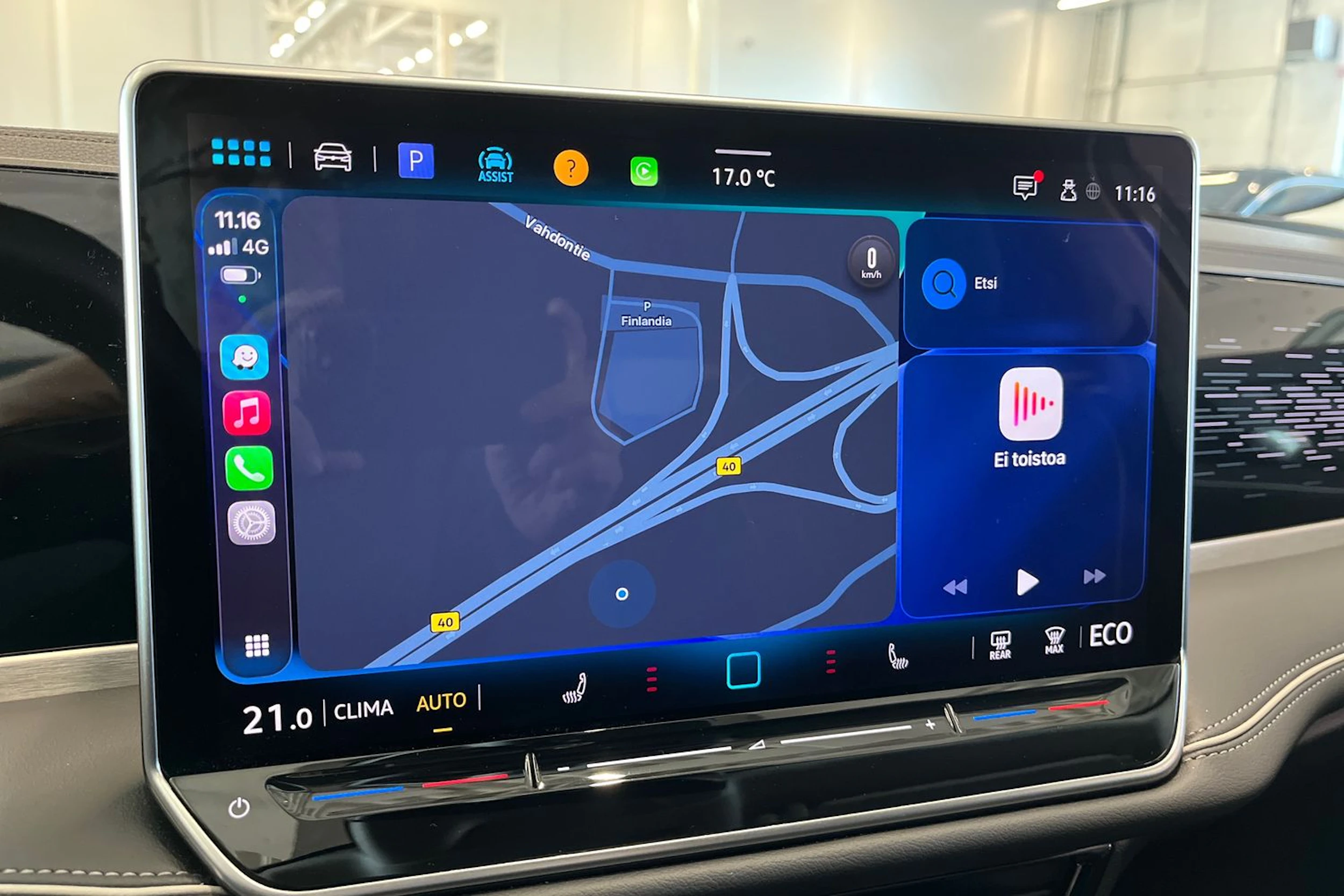 valkoinen Volkswagen Passat 2025 kuva 20.