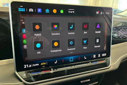 valkoinen Volkswagen Passat 2025 kuva 22.