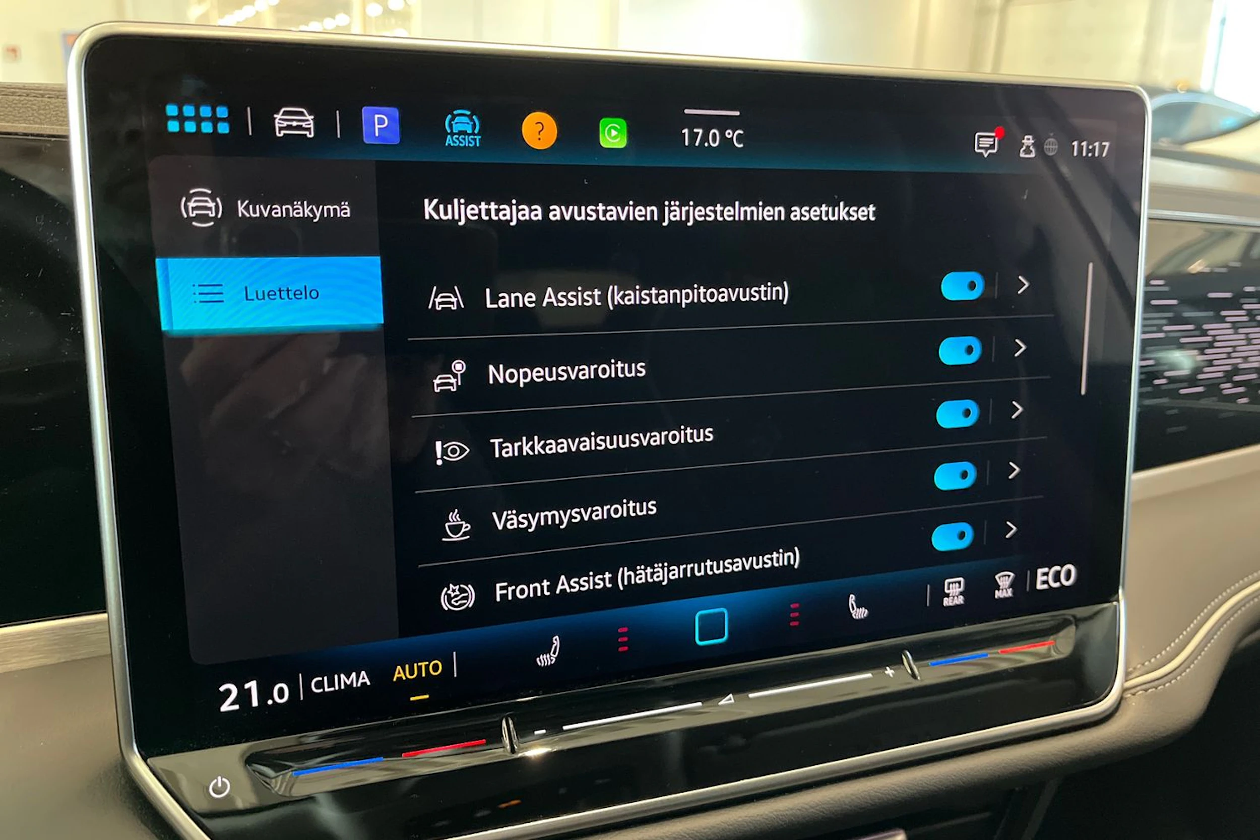 valkoinen Volkswagen Passat 2025 kuva 23.