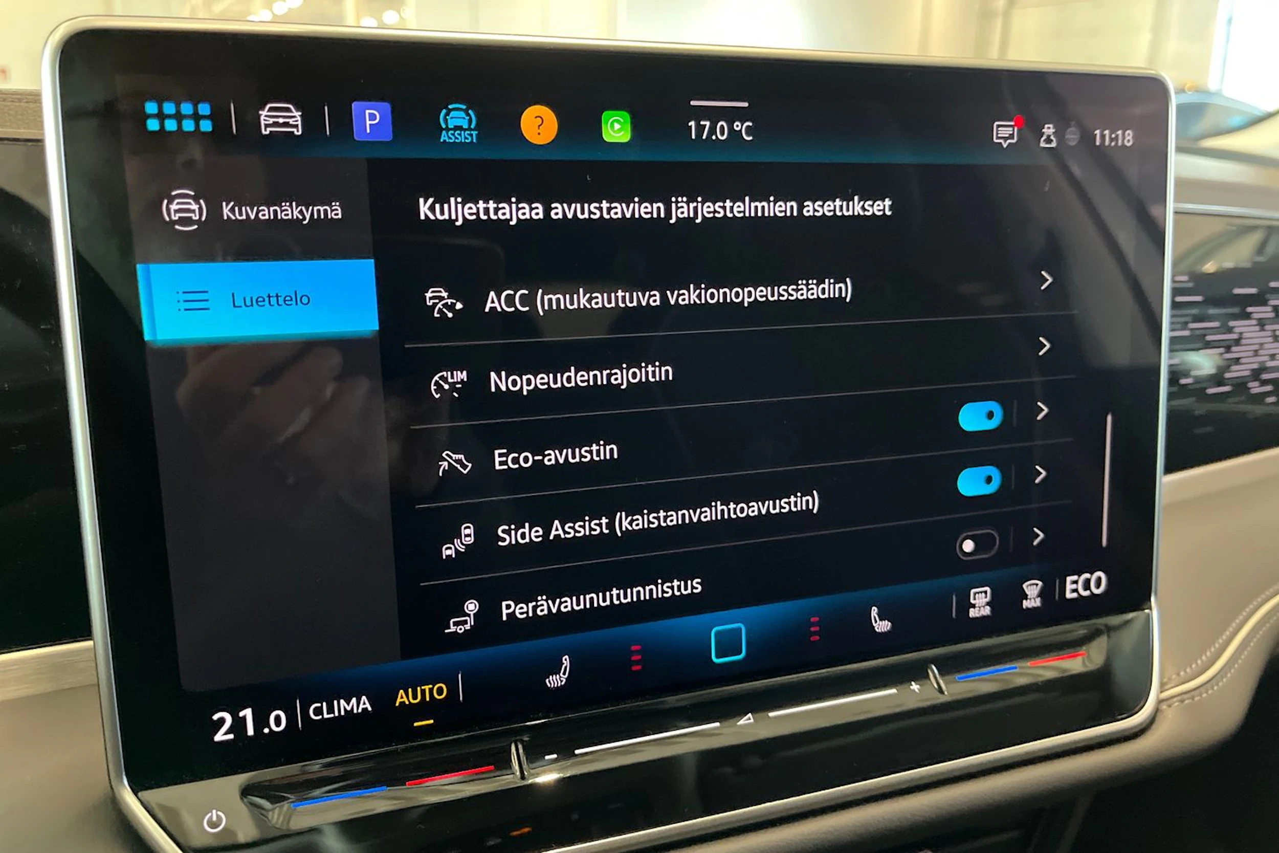 valkoinen Volkswagen Passat 2025 kuva 24.