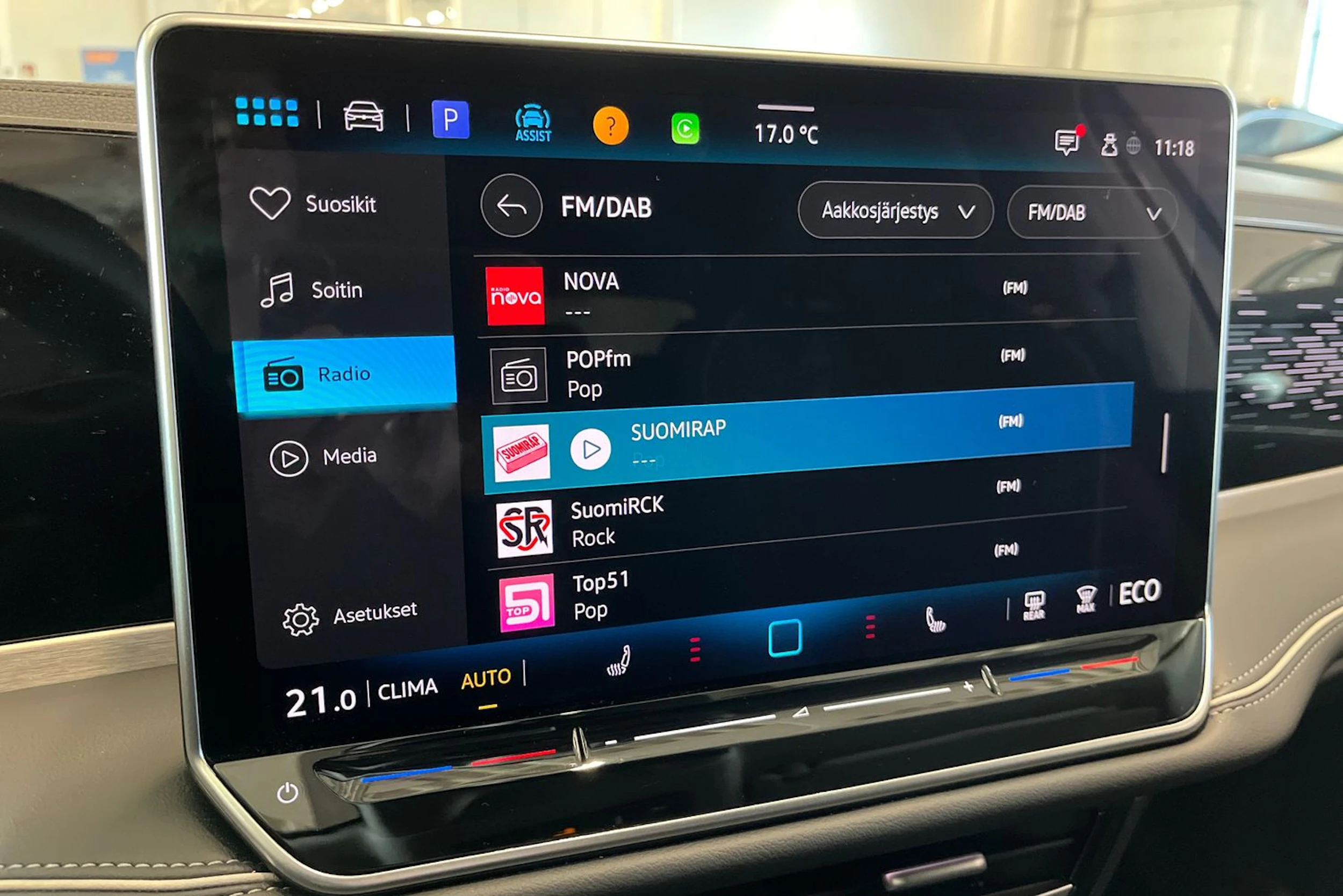 valkoinen Volkswagen Passat 2025 kuva 26.