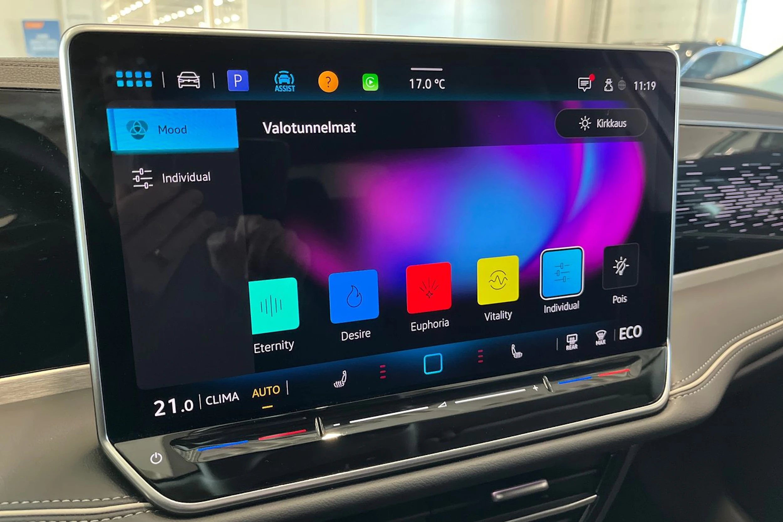 valkoinen Volkswagen Passat 2025 kuva 28.