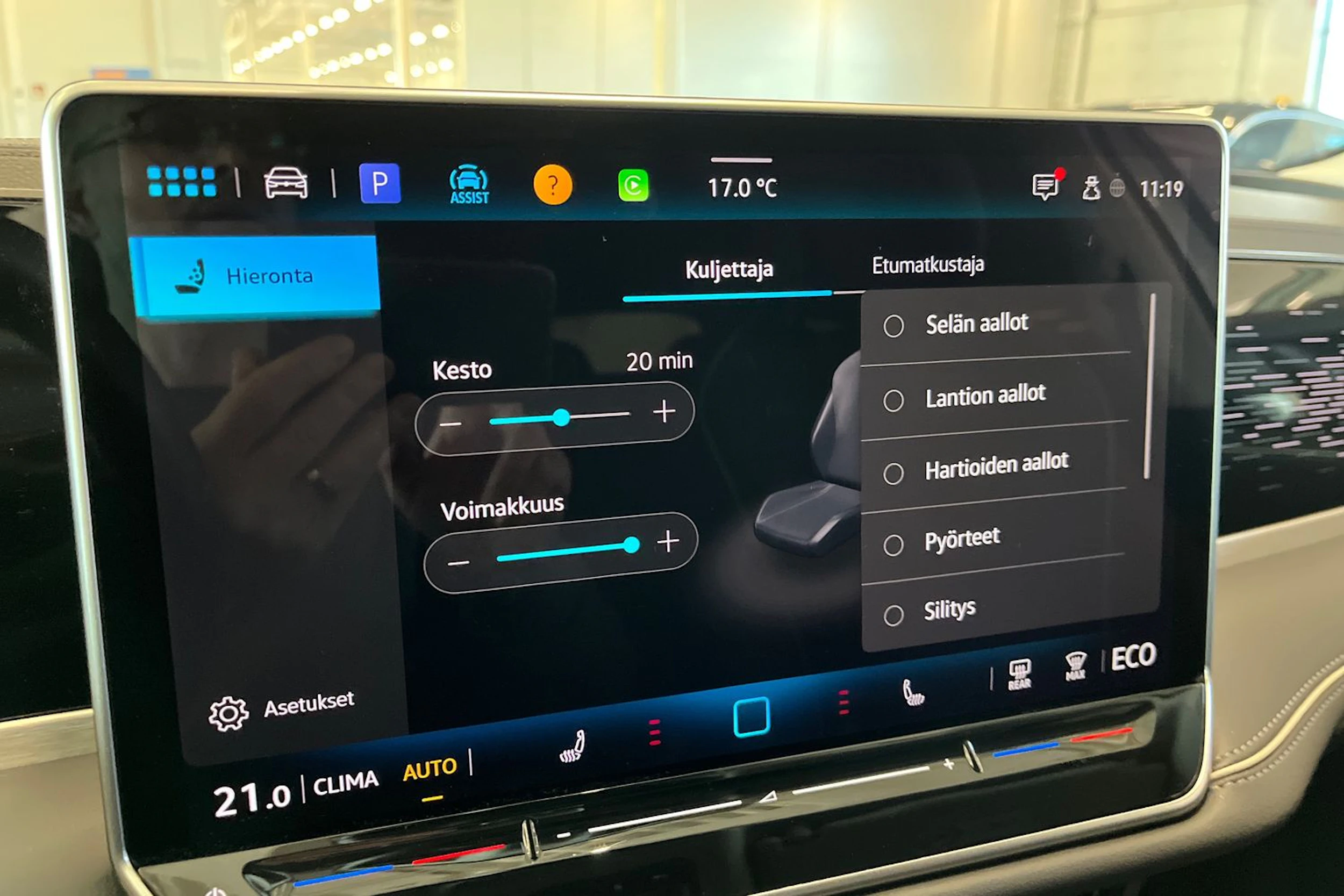 valkoinen Volkswagen Passat 2025 kuva 29.