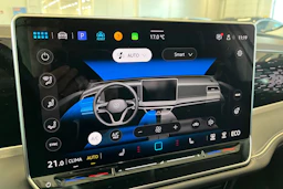 valkoinen Volkswagen Passat 2025 kuva 30.