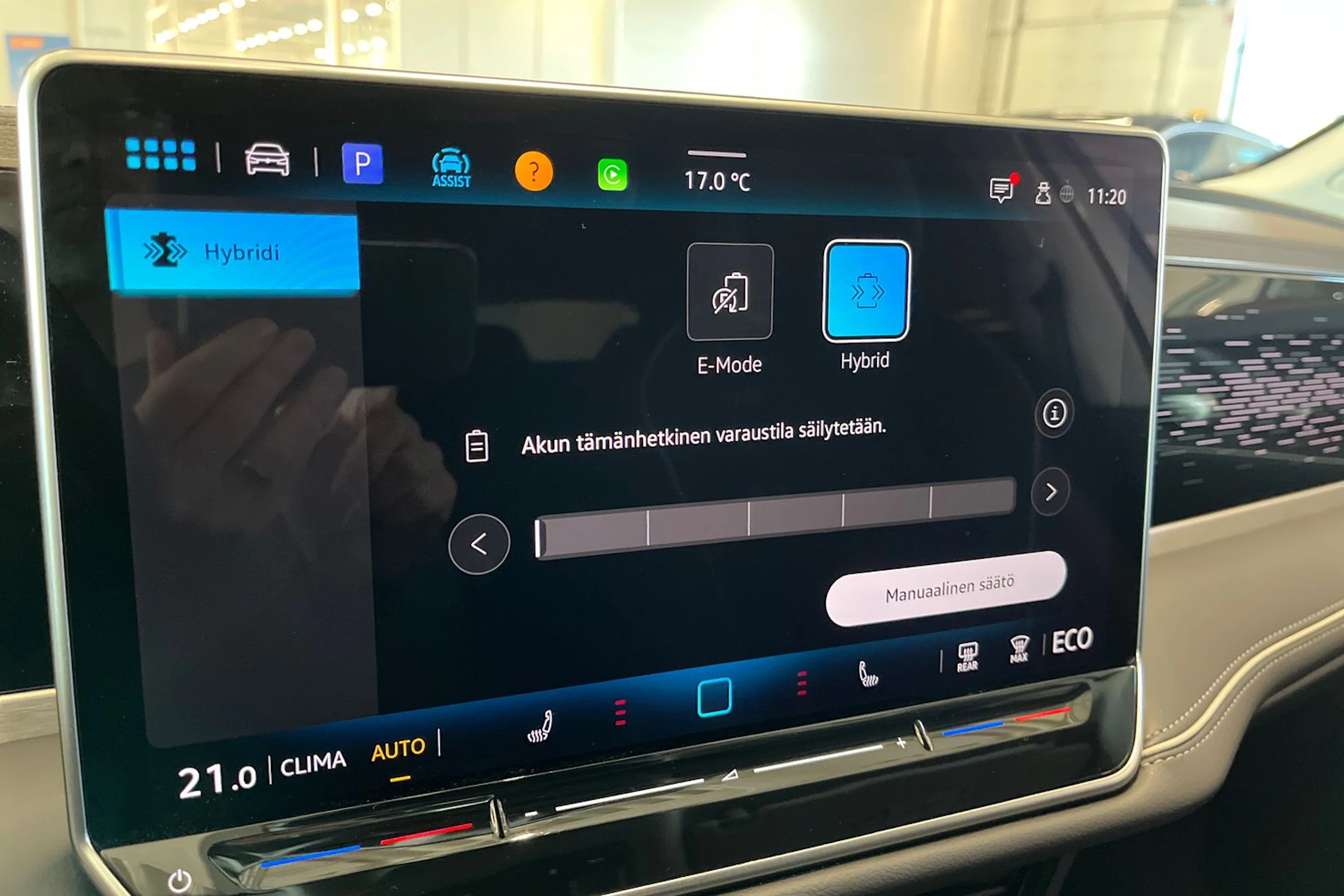 valkoinen Volkswagen Passat 2025 kuva 31.