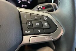 valkoinen Volkswagen Passat 2025 kuva 36.