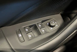 valkoinen Volkswagen Passat 2025 kuva 37.