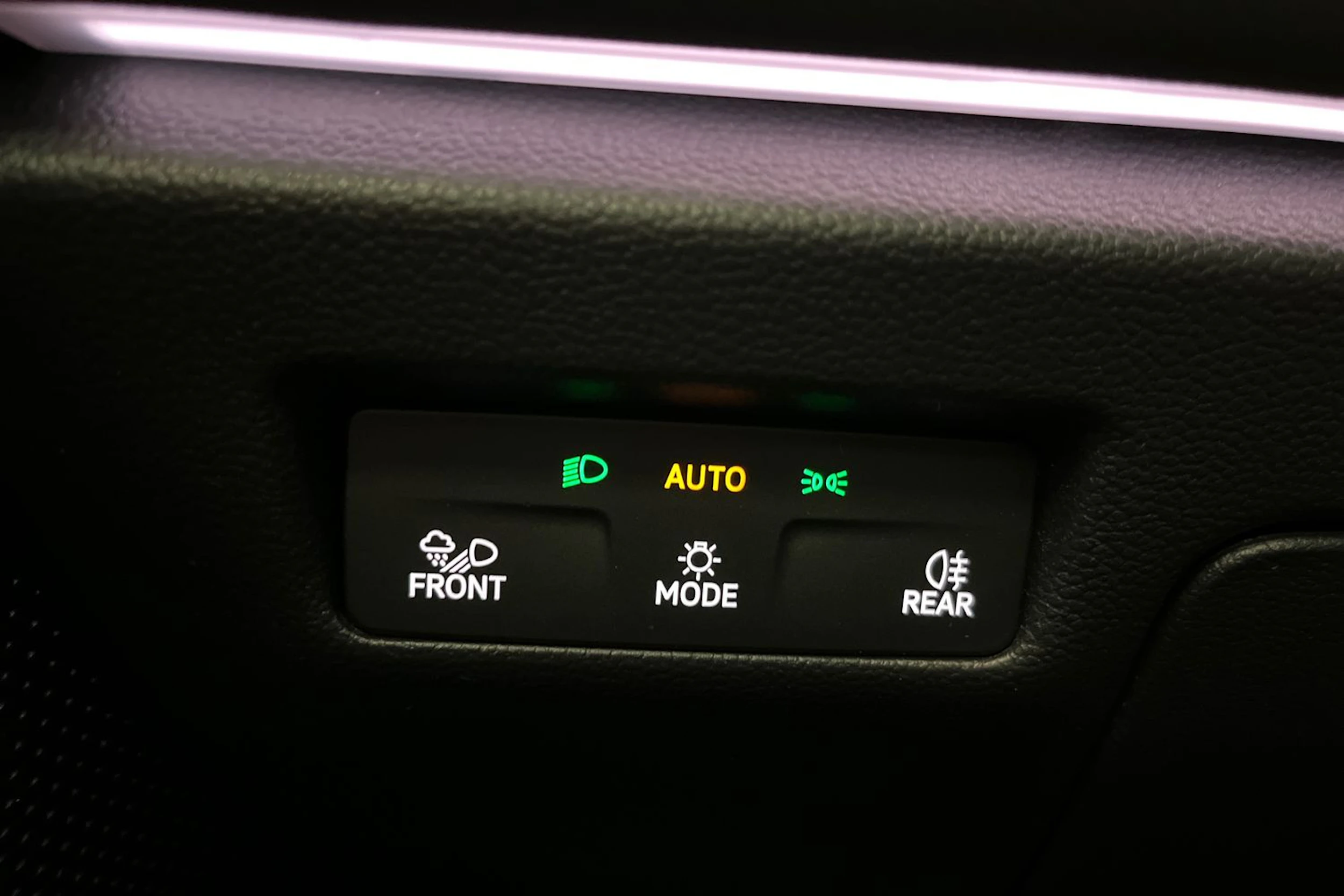 valkoinen Volkswagen Passat 2025 kuva 38.