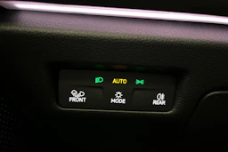 valkoinen Volkswagen Passat 2025 kuva 38.