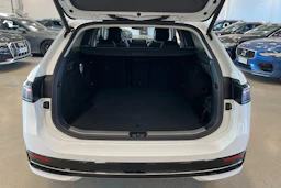 valkoinen Volkswagen Passat 2025 kuva 41.