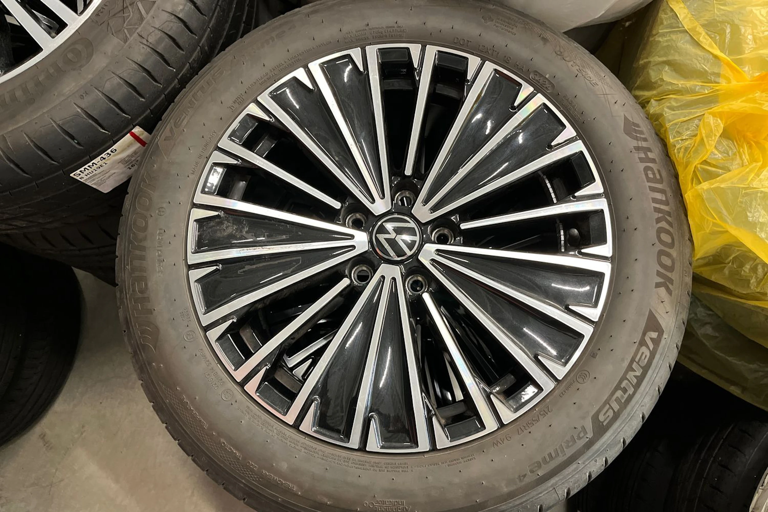 valkoinen Volkswagen Passat 2025 kuva 43.