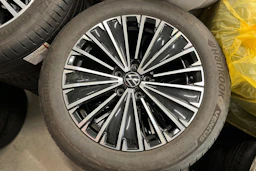 valkoinen Volkswagen Passat 2025 kuva 43.