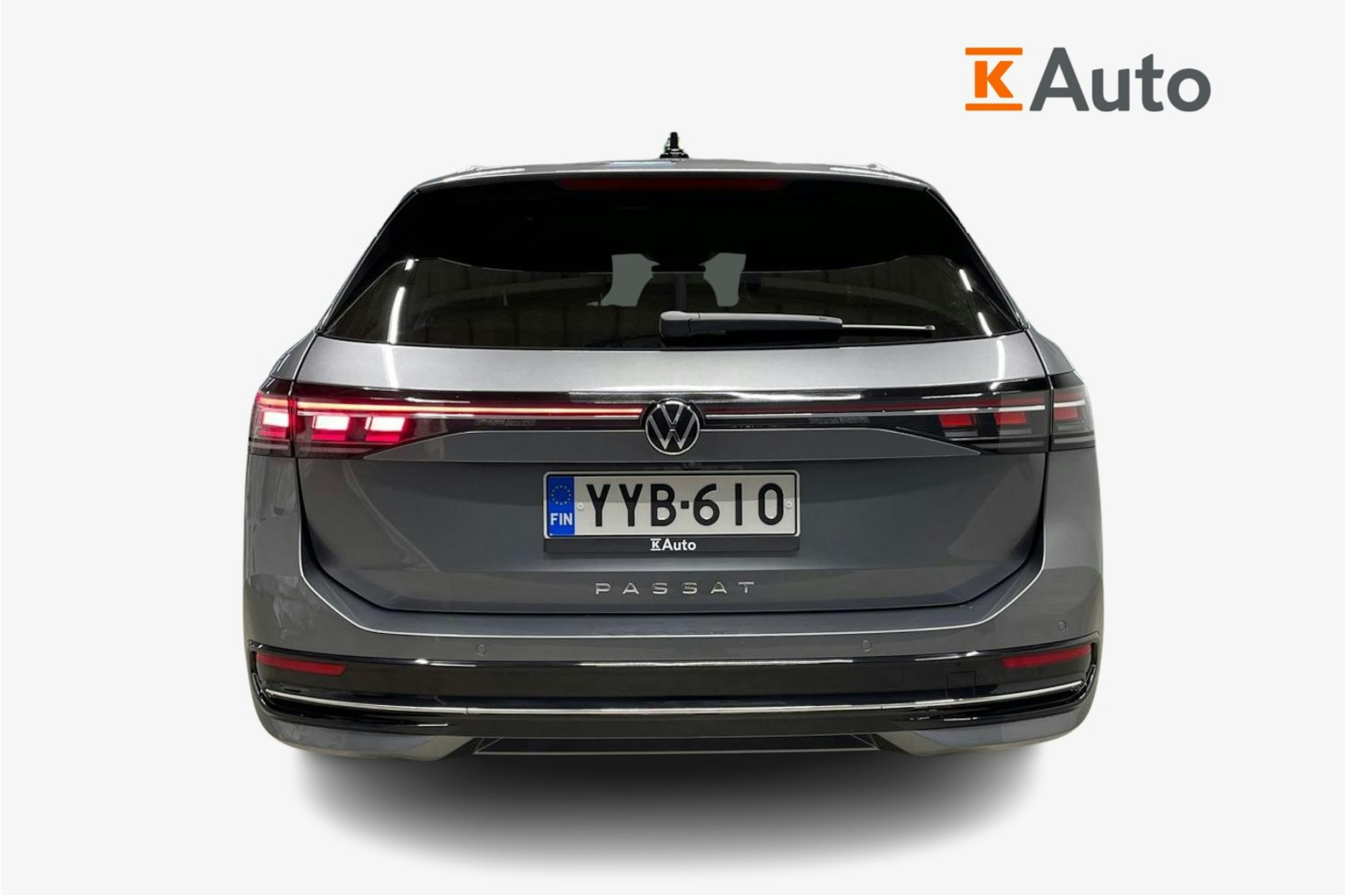 harmaa Volkswagen Passat 2024 kuva 3.