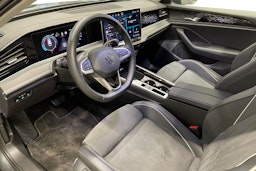 harmaa Volkswagen Passat 2024 kuva 7.