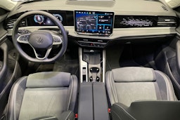 harmaa Volkswagen Passat 2024 kuva 9.
