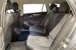 harmaa Volkswagen Passat 2024 kuva 10.