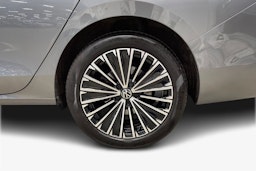 harmaa Volkswagen Passat 2024 kuva 11.