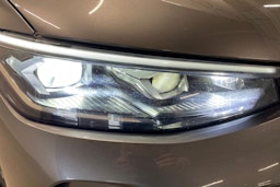 harmaa Volkswagen Passat 2024 kuva 14.