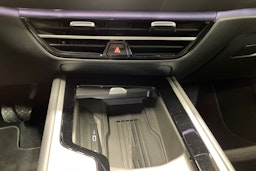 harmaa Volkswagen Passat 2024 kuva 18.