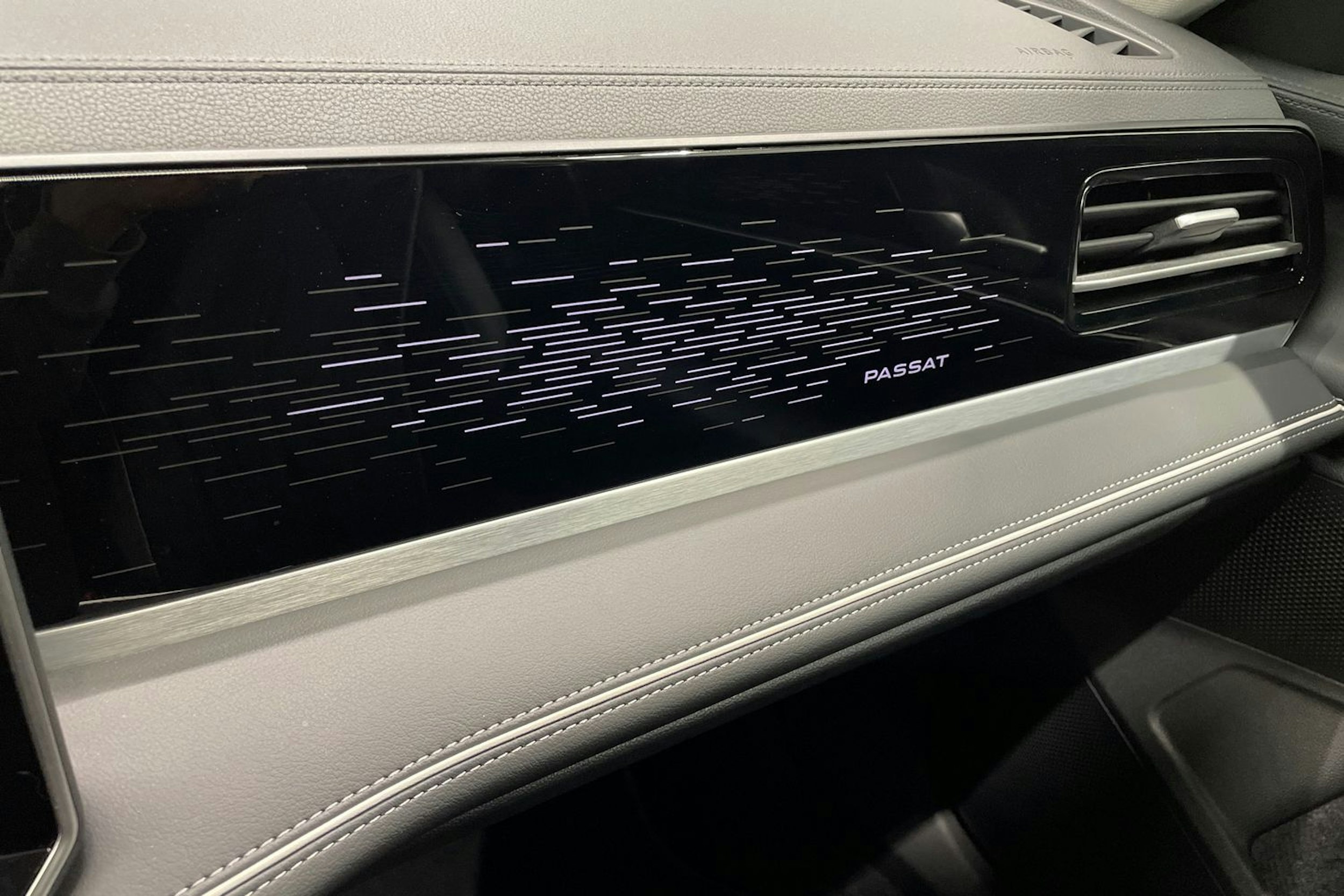 harmaa Volkswagen Passat 2024 kuva 21.