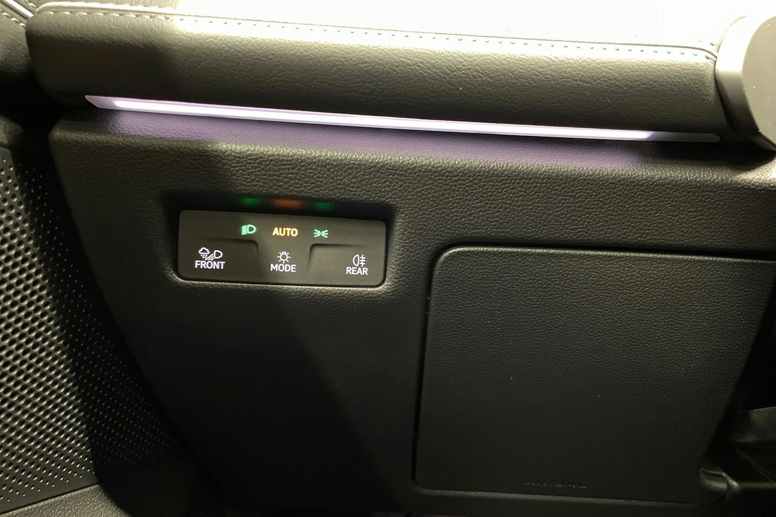harmaa Volkswagen Passat 2024 kuva 22.