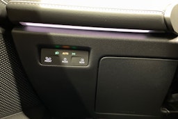 harmaa Volkswagen Passat 2024 kuva 22.